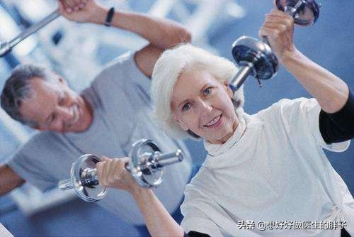 女性绝经期出现骨痛，提示可能骨质疏松了，医生教您如何系统应对