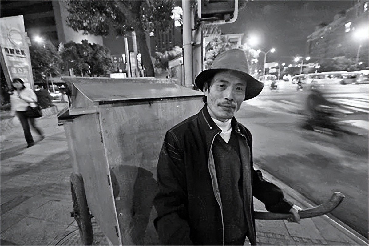 宁波徒步旅行上海,中国第一疯徒步35年走了30万公里