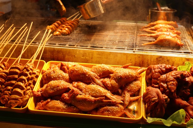 摆地摊月入几万真的假的,摆地摊需要什么条件才能挣钱