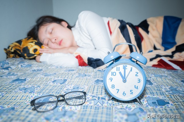 二本毕业后我脱下孔乙己的长衫，给一个初中未毕业的老板娘当保姆