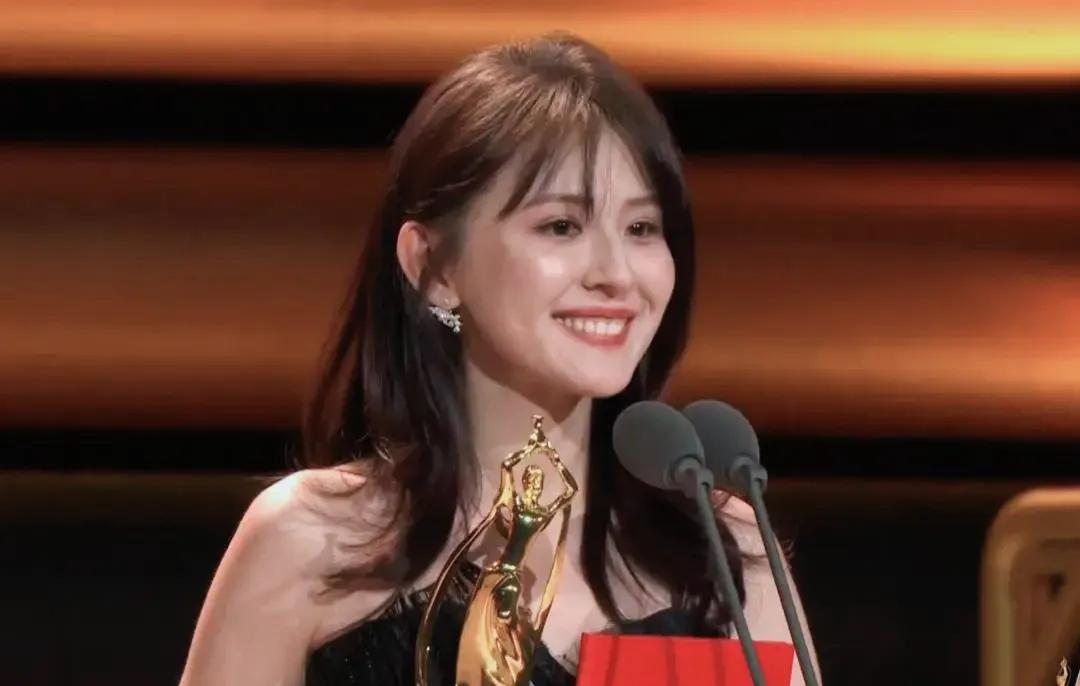 飞天奖新晋视后热依扎,热依扎获飞天奖视后采访