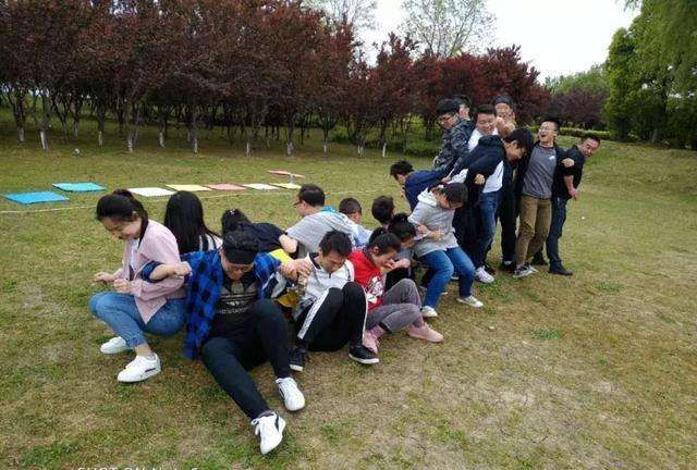 适合年轻人玩的团建小游戏,适合团建的小游戏冷门