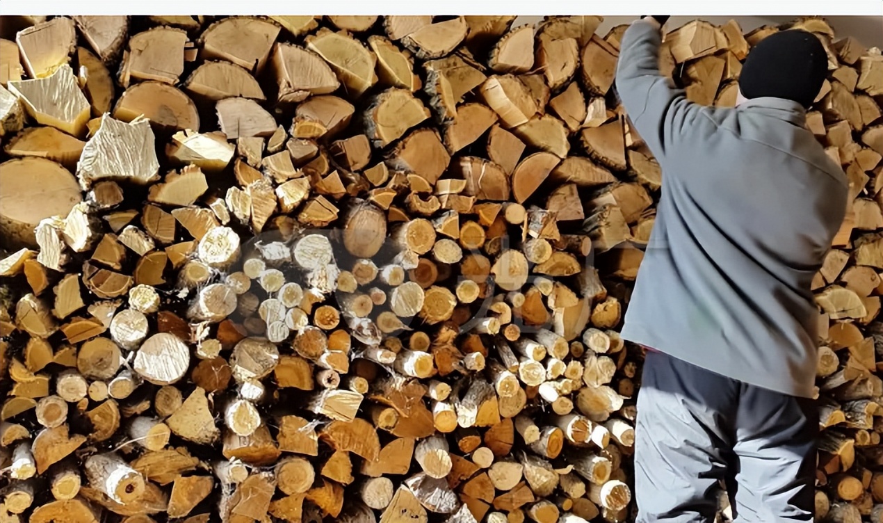 农村烧火木材价值,在农村虽然平凡但很快乐