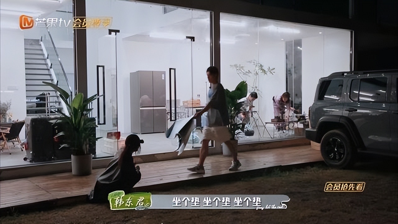 杨幂韩东君同框路透,花少韩东君袭击杨幂采访哪期