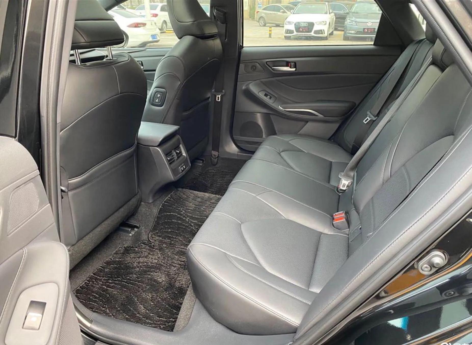 丰田亚洲龙试驾评测2.0,亚洲龙2.5和凯美瑞2.5哪个油耗低