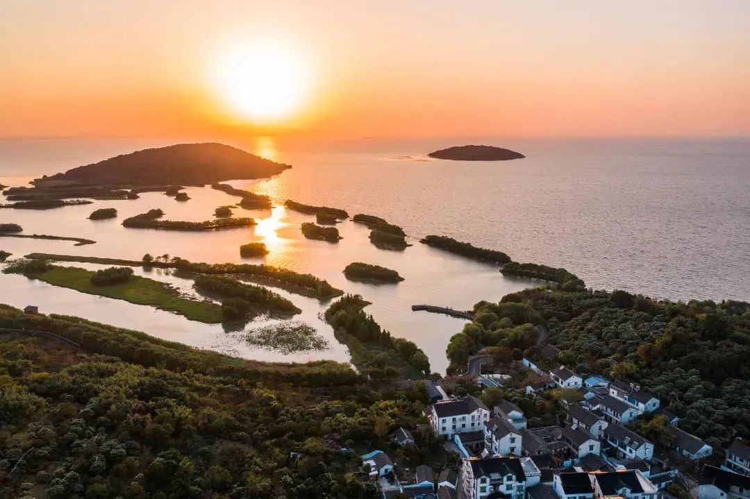 此时宜观水：苏州的水里有镜，有江，有海，有天