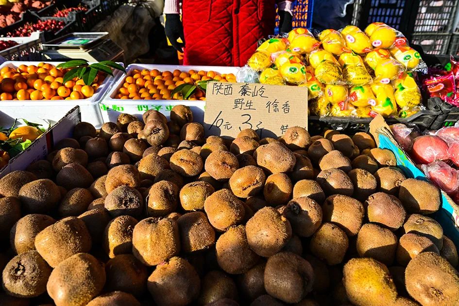 西山脚下的早市,闲逛最具人间烟火气的早市