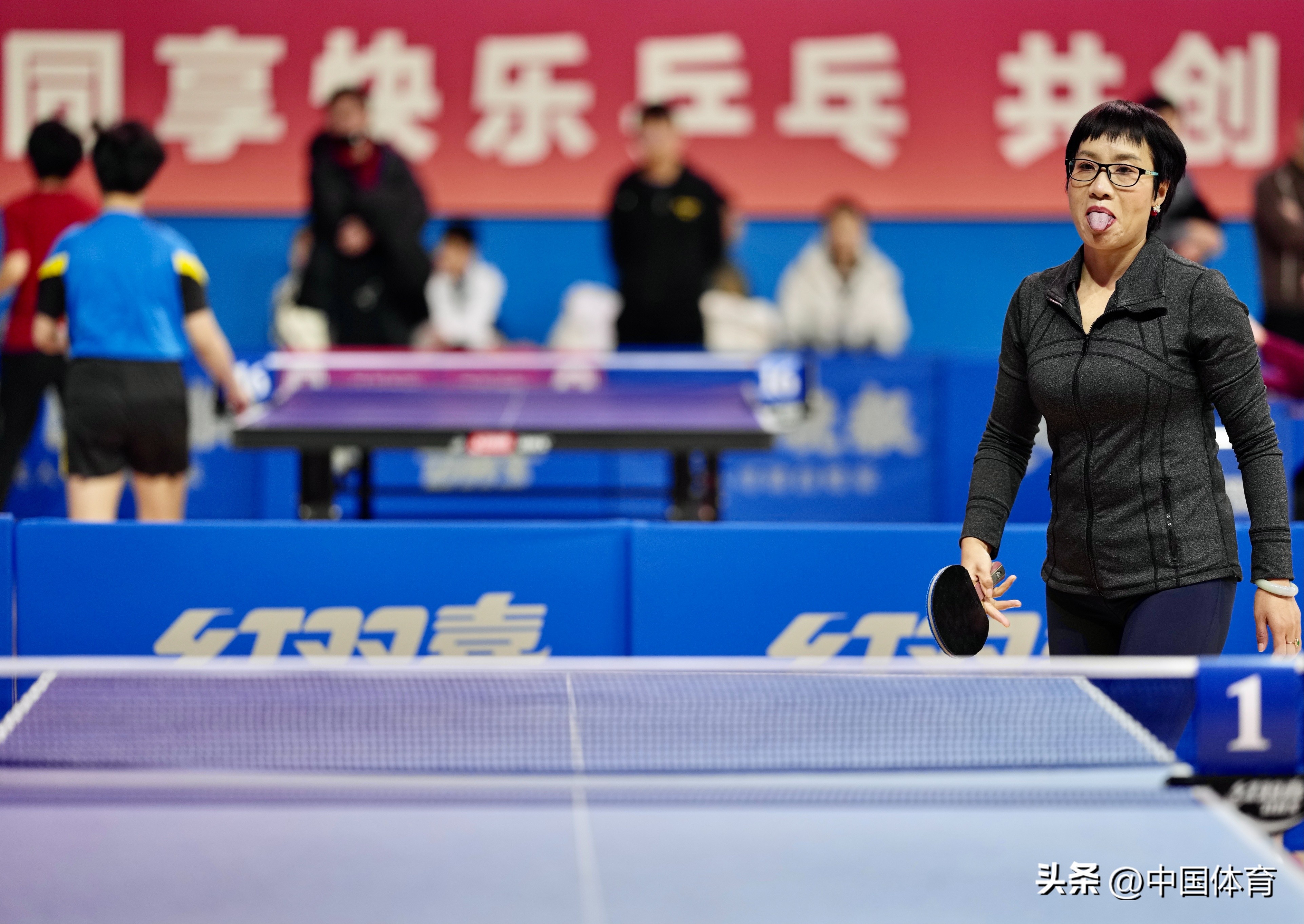 [图集]世界冠军王励勤、许昕现场助阵-新民晚报红双喜杯迎春乒乓球公开赛2023成功重启