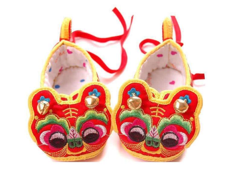 虎头鞋故事,虎头鞋的故事传说