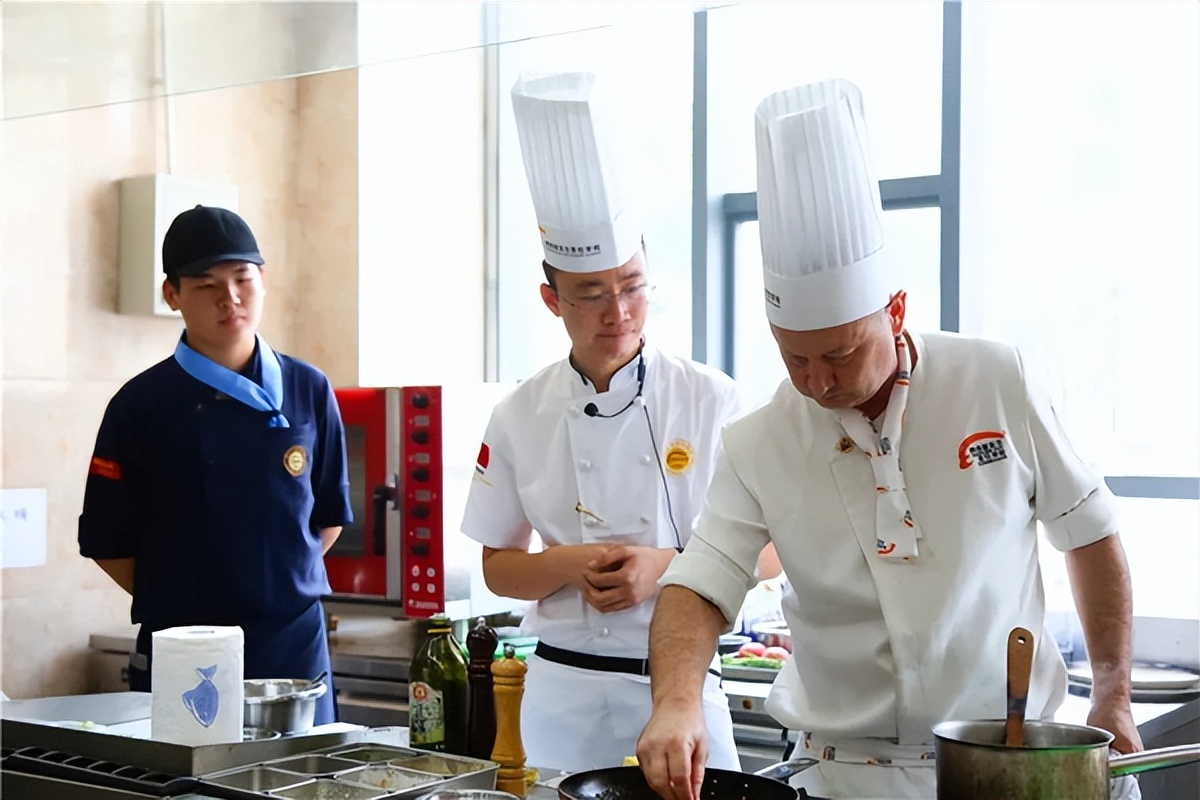 上技校学烹饪,学烹饪的成人大专有必要吗