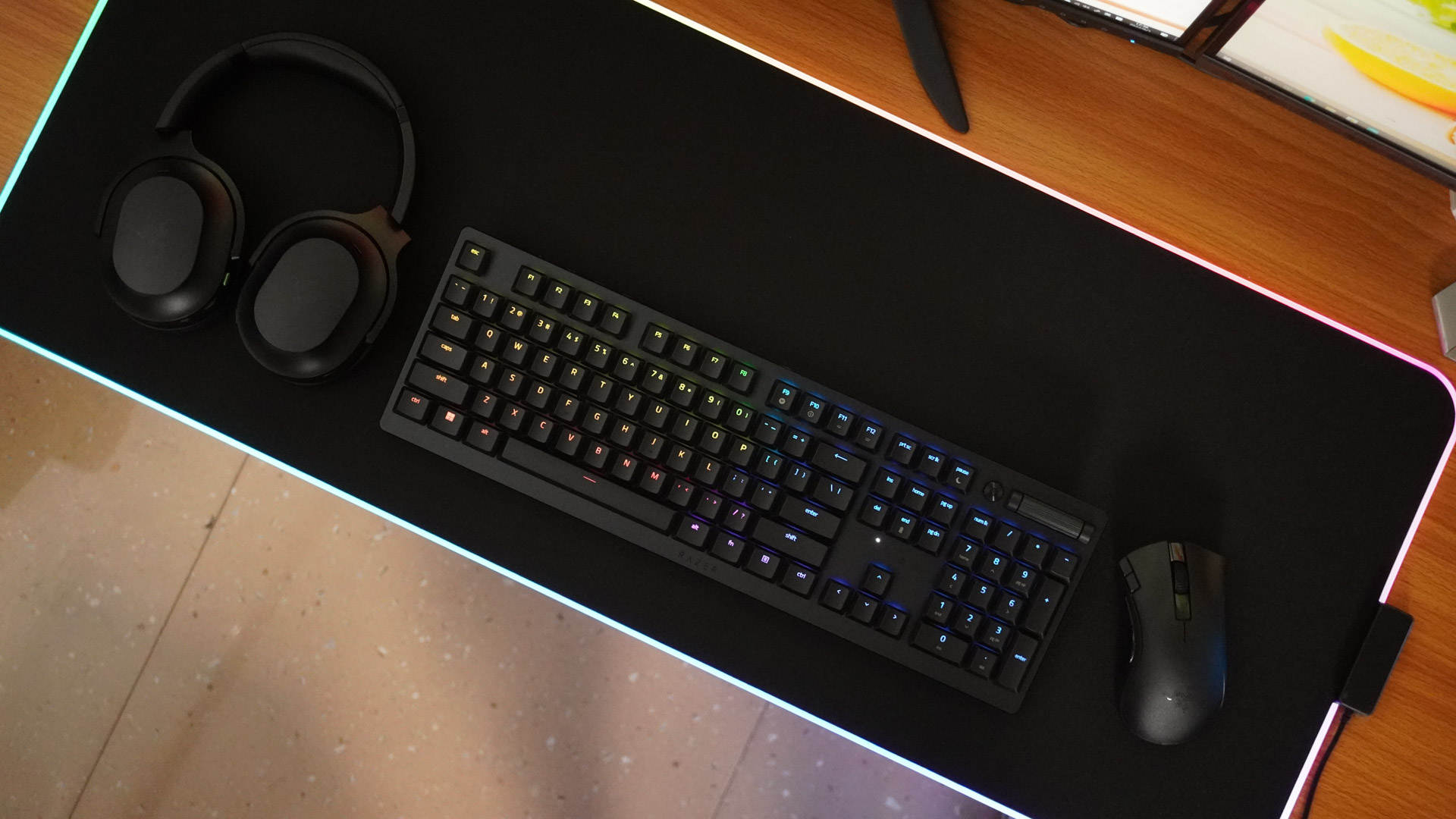 雷蛇重装甲虫幻彩版测评,razer雷蛇凌甲虫幻彩鼠标垫