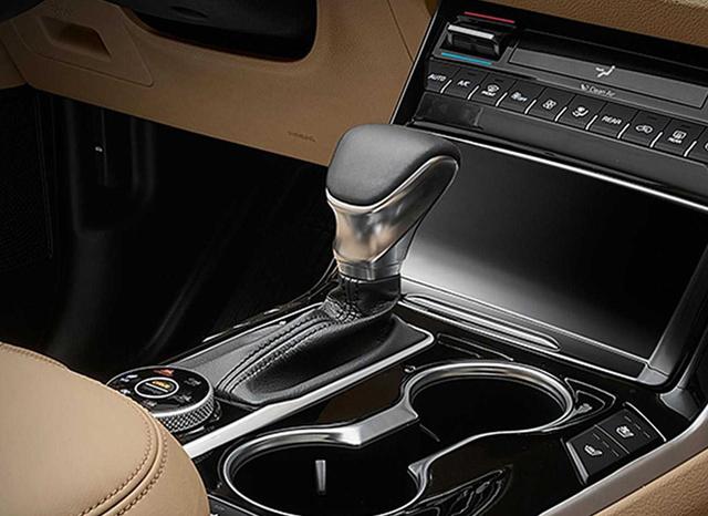 新款国产福特探险者实车再次现身,探险者3.5t途昂530现代v6哪个好