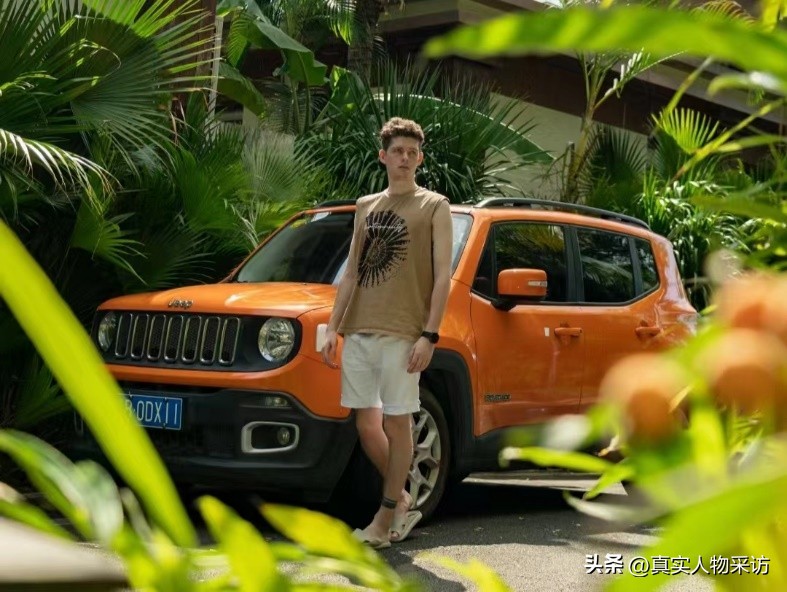 我，英国人，与中国女友相爱，每月上缴工资，想当个中国好女婿