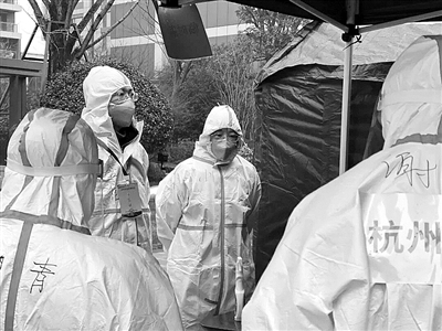 一群不回家的女人,一个不回家的人