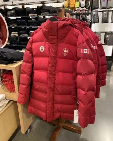 北京冬奥会开幕式羽绒服盘点,中国队穿的大衣到底是什么来头?
