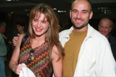 波姬·小丝：我10岁全裸出镜，20岁仍是完璧之身，往事已不堪回首