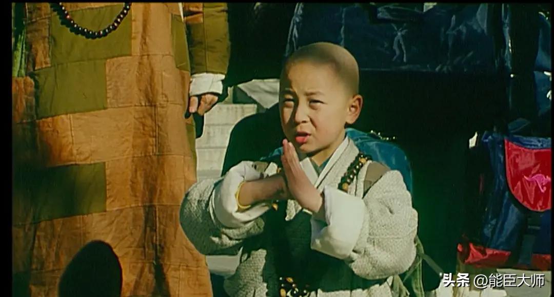 这俩小子当年有多红？不到10岁身价千万，给成龙做颁奖嘉宾