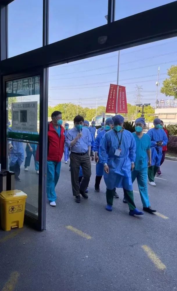 张文宏医生说口罩还要戴多久,张文宏医生谈口罩的防御作用