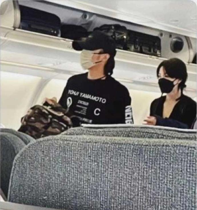 王菲谢霆锋经济舱,网友经济舱遇王菲谢霆锋