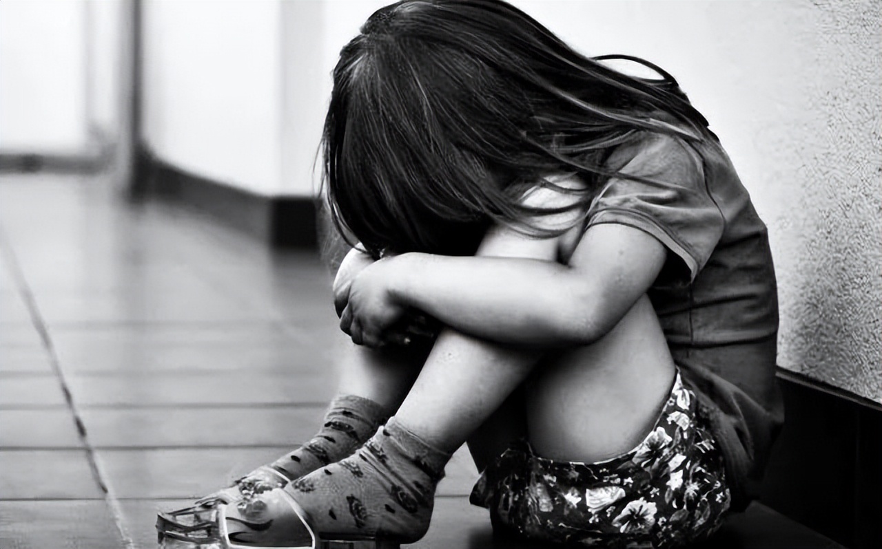 女孩被老板冤枉偷东西,女孩被老板冤枉偷东西电视剧