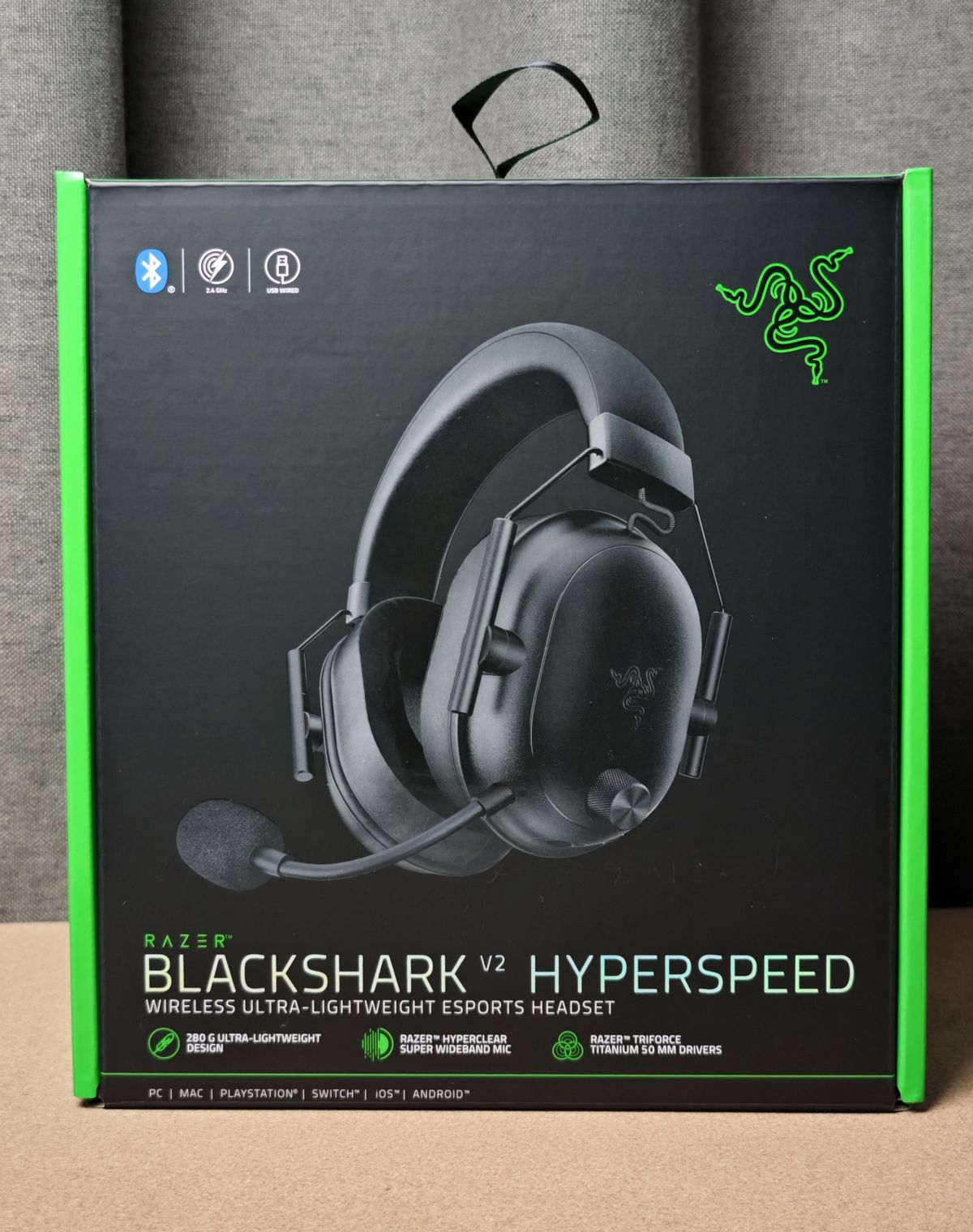 可靠好用的无线游戏耳机-雷蛇旋风黑鲨V2极速版