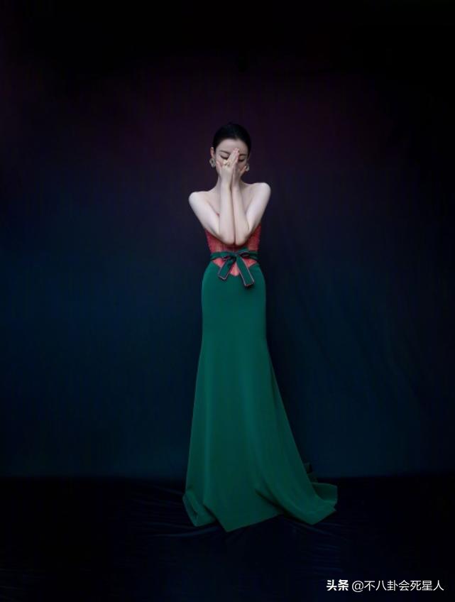 51岁钟丽缇玩冲浪晒好身材,钟丽缇出席活动力压柳岩