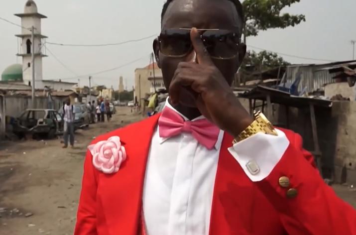 非洲穷人*款贷**20万买名牌，饿得吃树叶，也要买4万的鞋子出门显摆