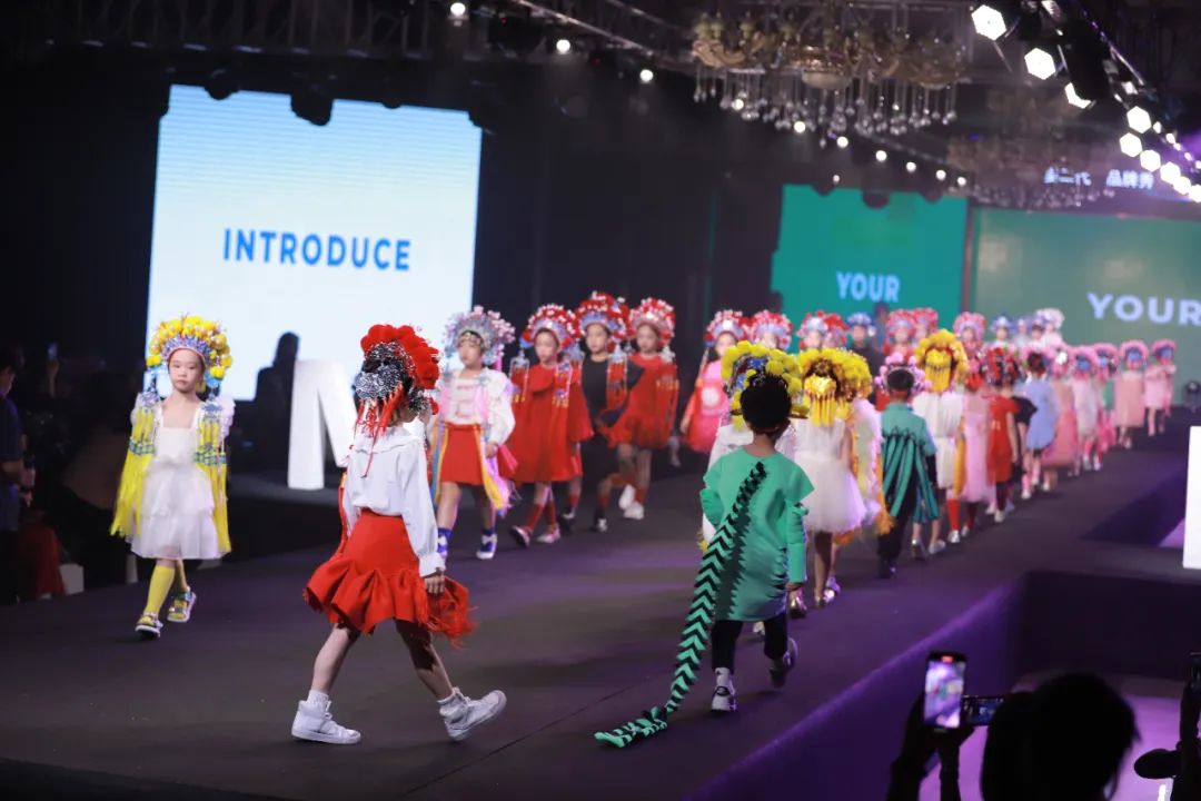 2021年国际模特时装秀,时装周2019少儿模特大赛