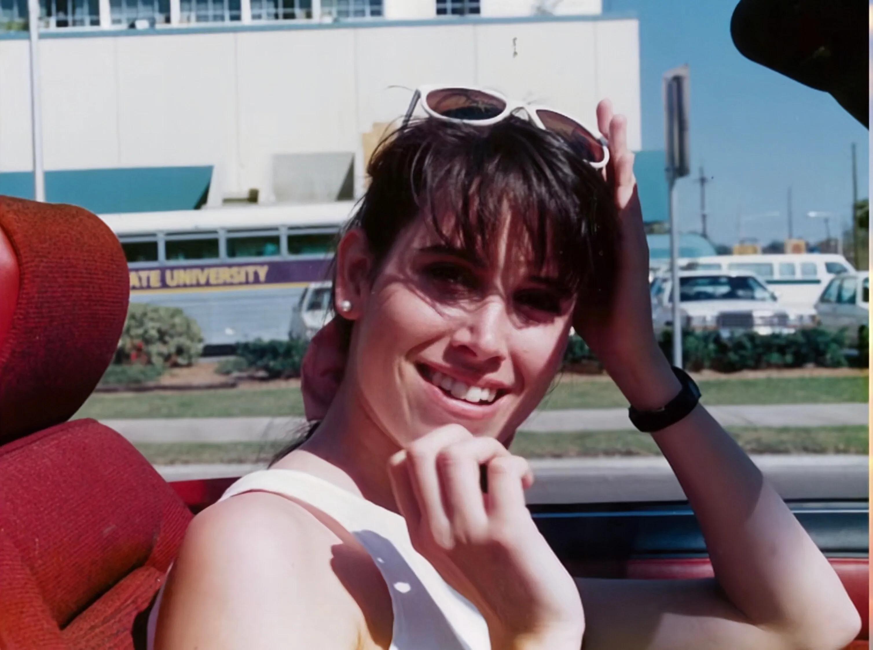 澳洲57岁大叔忘不了28年前的初恋，50岁初恋情人得知后与他相会