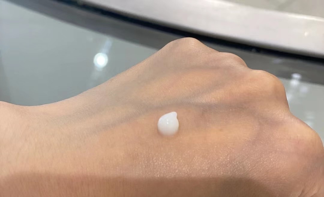 阿玛尼精华和赫莲娜精华哪个好用,阿玛尼精华系列