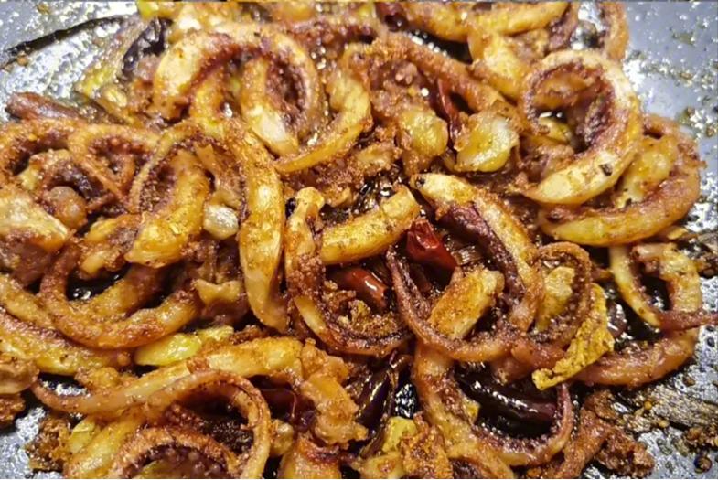 鱿鱼怎么用平底锅清蒸比较好吃,鱿鱼清蒸是凉水下锅还是热水下锅