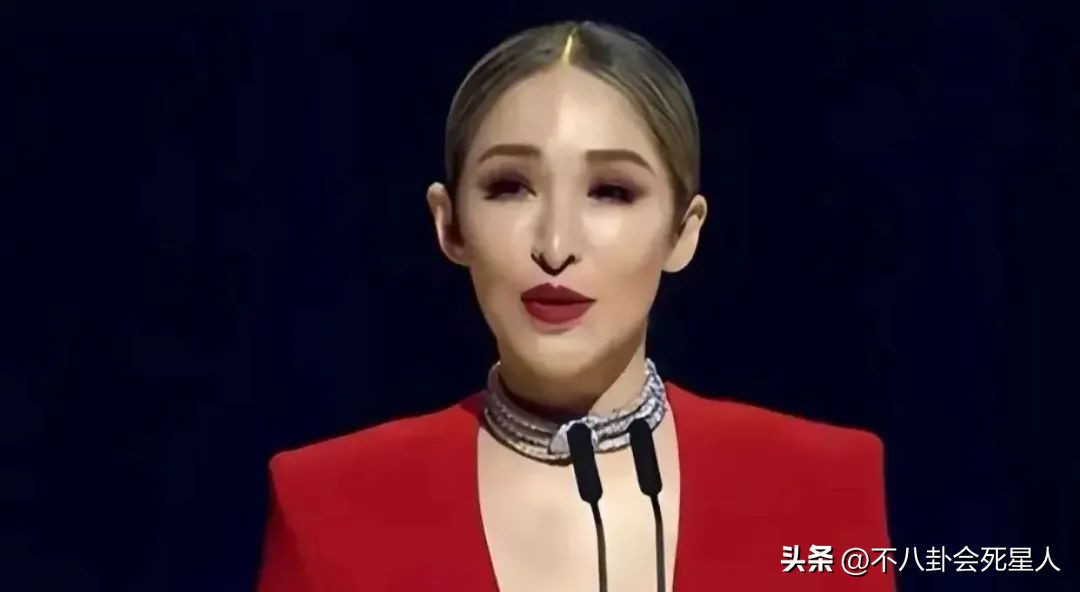 萧亚轩现在是什么脸型,40岁萧亚轩素颜出镜被嘲老气