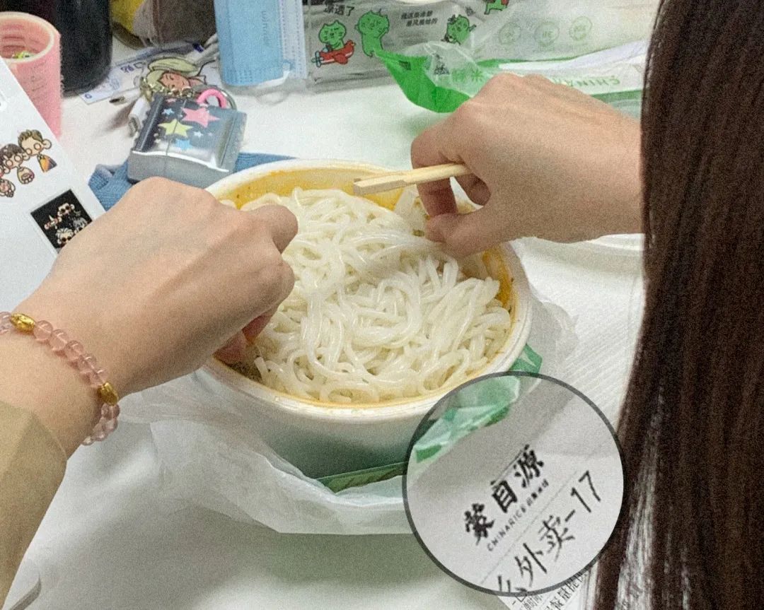 蒙自源过桥米线云南正宗第一名,云南蒙自第一碗米线