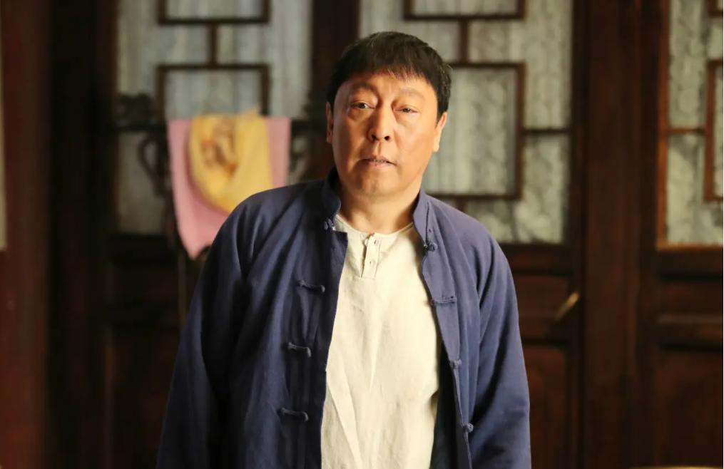 瞪眼咆哮,摇头晃脑,这6位演技被高估的“老戏骨”,该亮亮相了