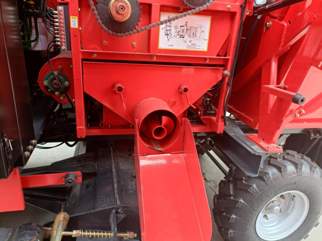 最新款三行玉米收获机,3万左右的玉米收获机