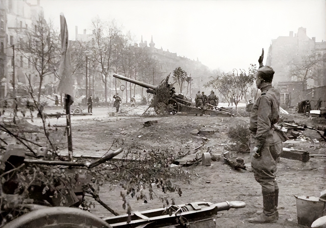 攻入柏林后的苏军,攻入柏林前后死多少苏联人