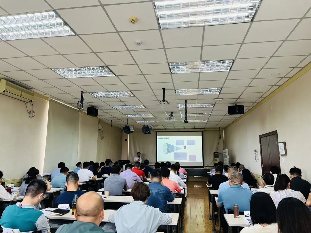 中智游蒋骏受邀到清华大学为江苏省“育鹰计划”班授课