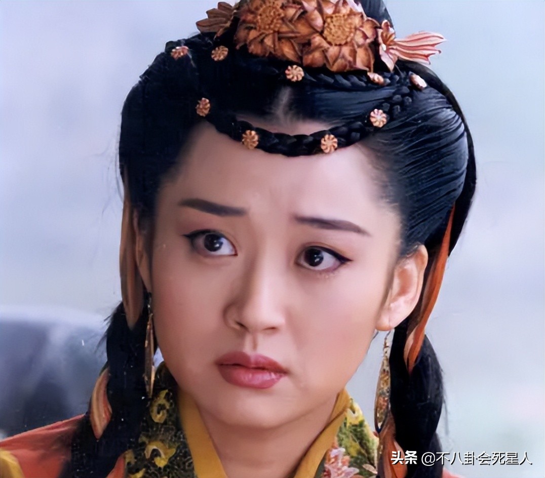 年轻时很美老了很丑的女星,年轻时候不好看老了漂亮的明星