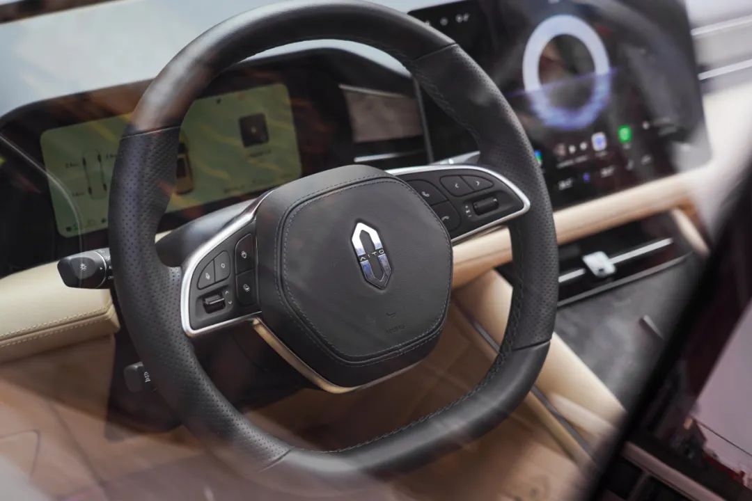 问界m7操控性比x5操控性感受如何,问界全新m7实车体验