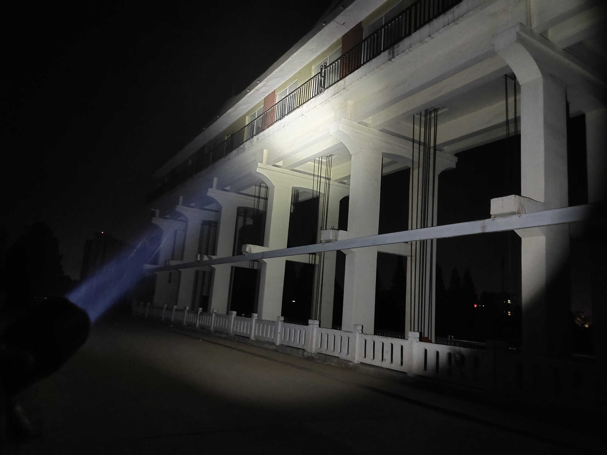 稳定高效,强光压制!Fenix菲尼克斯TK22TAC双模式战术手电体验