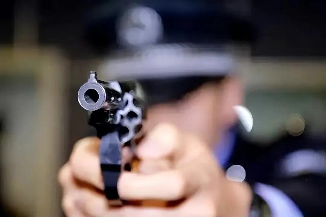 25岁民警猝死在派出所,25岁牺牲的缉毒卧底民警