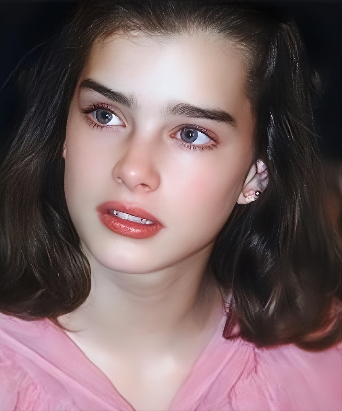 10岁全裸出镜，20岁声称自己仍是处女，“美国舒淇”的裸照风波