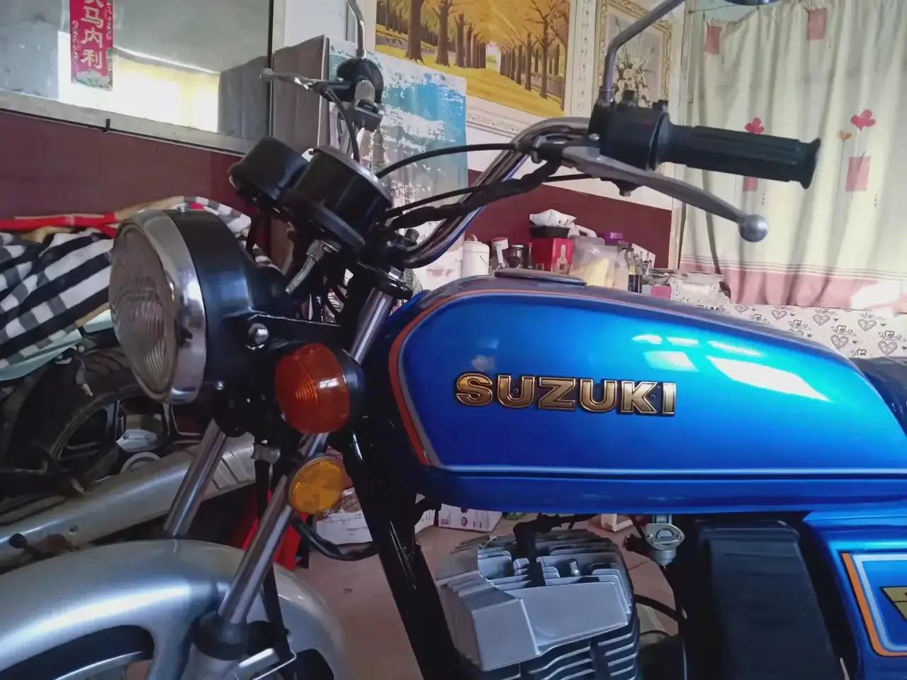 铃木tr125红色和蓝色哪个好看,铃木tr125和野狼125对比