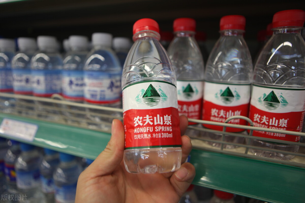 《海燕》仿写妙文之：卖水、卖辣条……让毛爷爷来得更多些吧