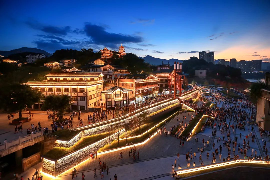 踩细沙、捧江水…来滨江公园邂逅浪漫