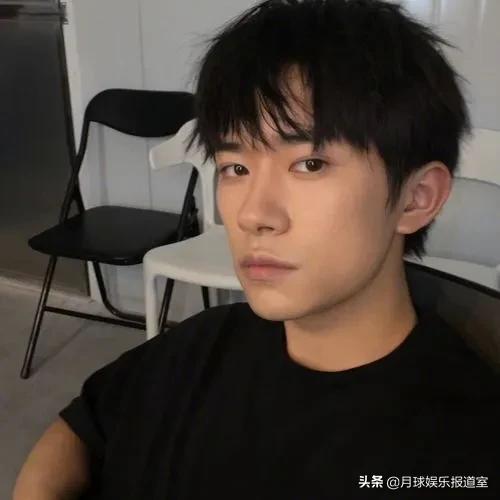 年度影响力演员易烊千玺吴京,易烊千玺吴京电影票房