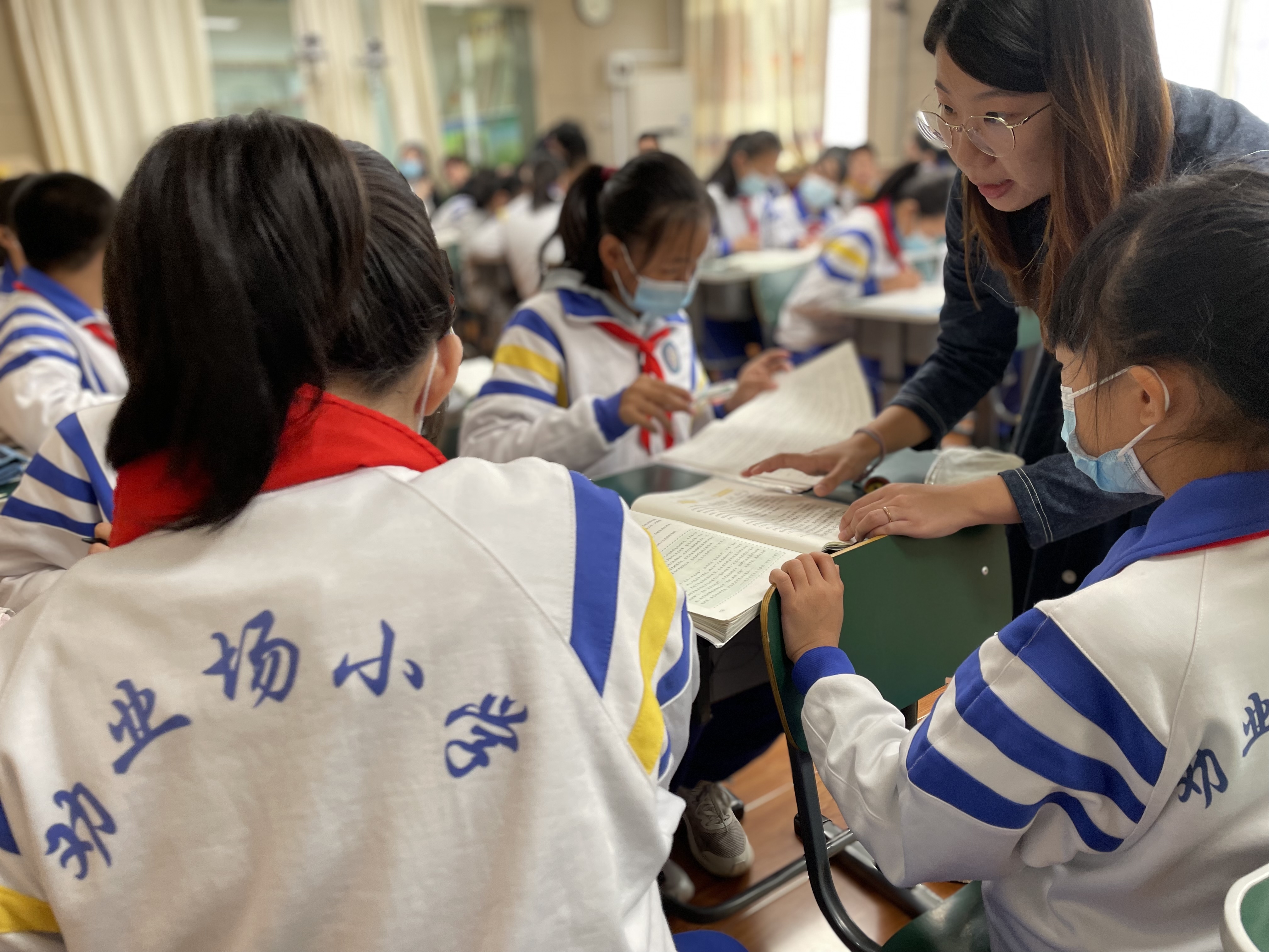 中小学课后服务采访,小学课后服务特色课程采访学生