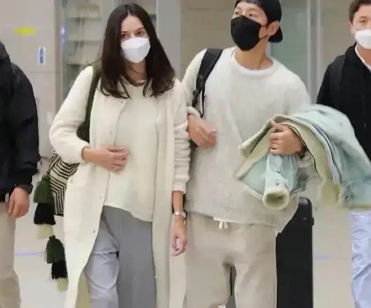 宋仲基与宋慧乔离婚后同台视频,宋仲基首谈与宋慧乔离婚后状态