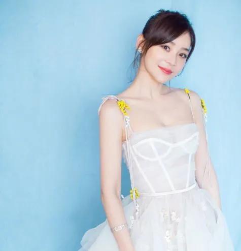 被渣男骗财骗色，被于正抛弃的袁姗姗，现在过得怎么样了？