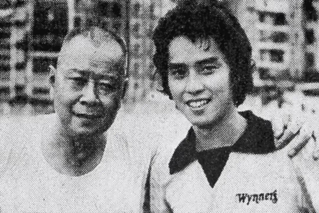 张国荣80年代天王巨星现场,80年代香港的天王巨星和天后